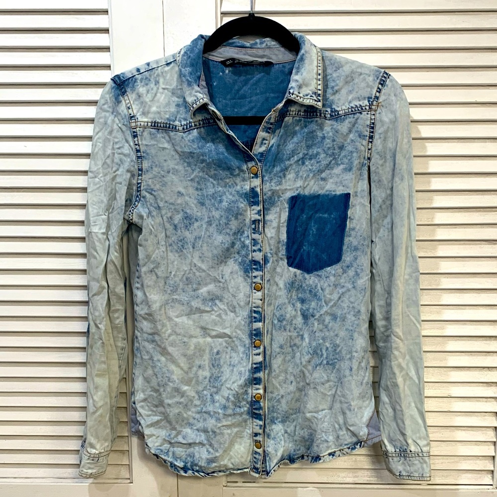 ZARA TRAFALUC ACID WASH DENIM BUTTON UP